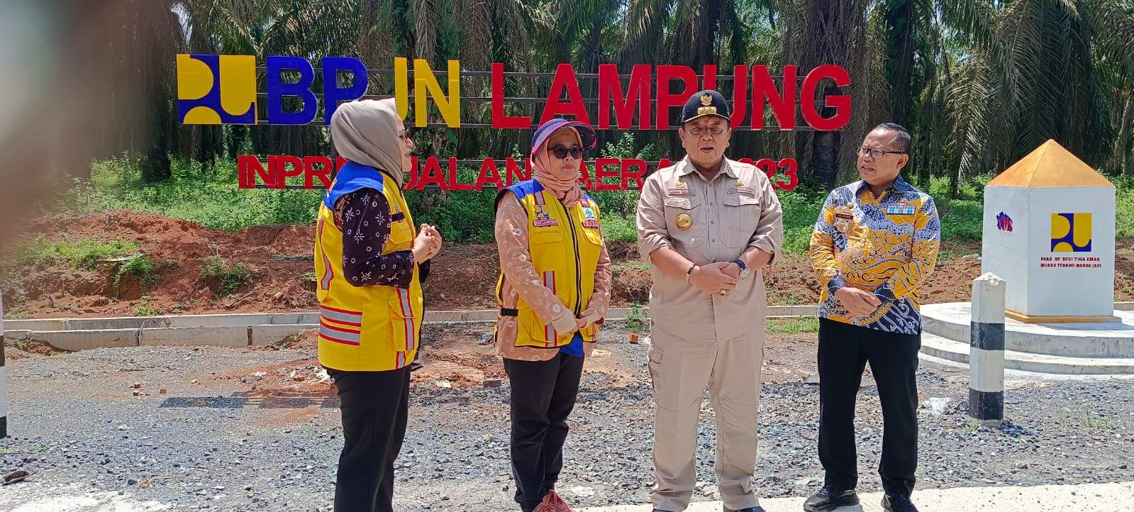 Pastikan jalan Provinsi di perbaiki, Sulpakar Ajak Gubernur Lampung ke Desa Wiralaga