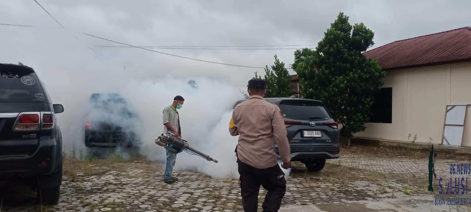 Cegah DBD, Polres Mesuji Melakukan Pemberian Bubuk Abata Seluruh Area Kantor Mapolres