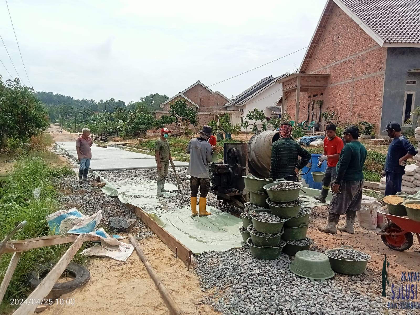 Bangun Jalan Rabat Beton, Pemdes Simpang Pematang Realisasikan DD Tahap 1 Tahun 2024