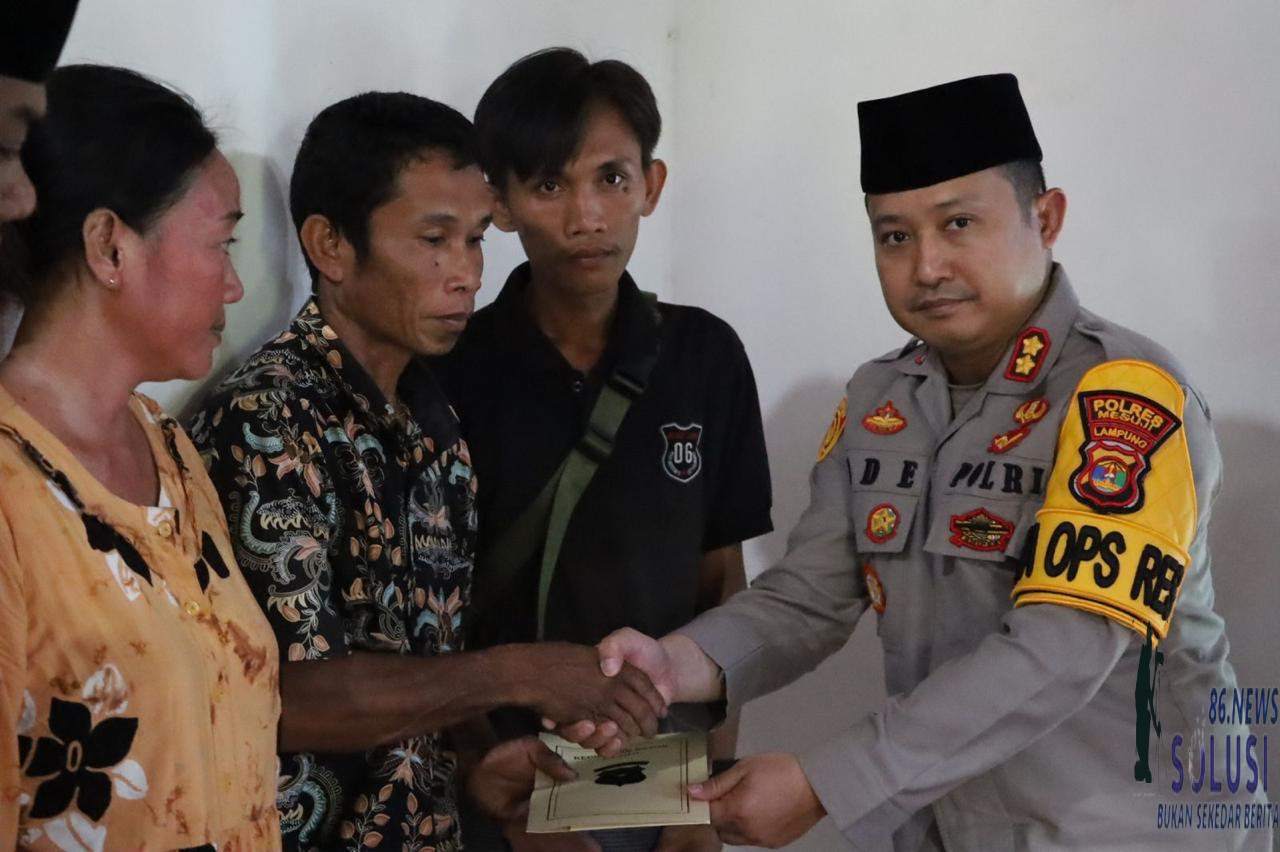 Kapolres Mesuji Bersama Rombongan Mengunjungi Keluarga Almarhum Anggi Lestari Korban Pembunuhan